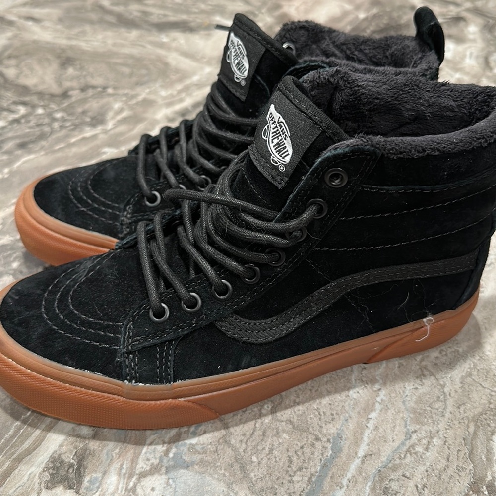 Black Vans sk8-hi Gum bottom
